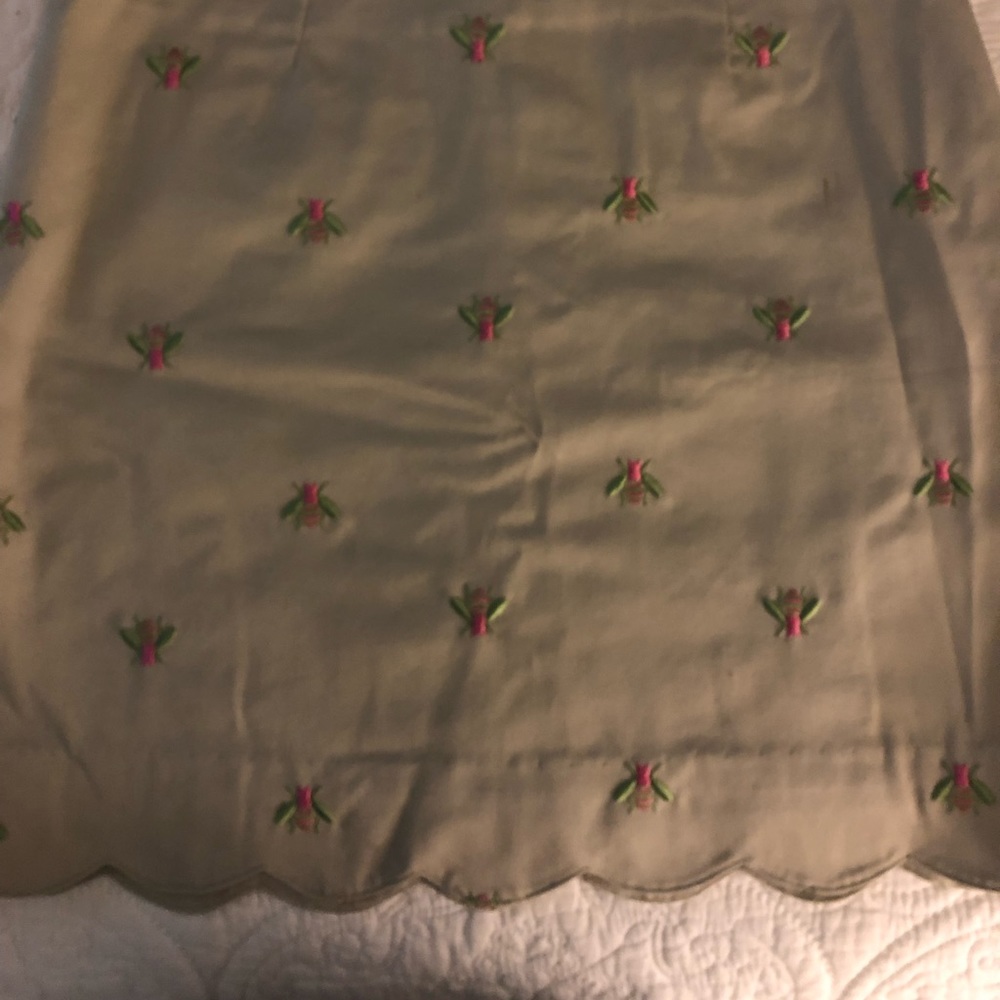 Lilly  skirt with pink/green bumble bees.🐝